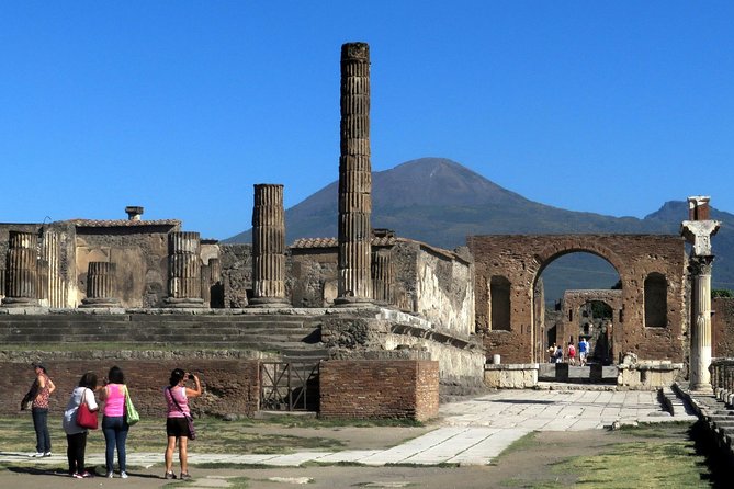 2 hours Pompeii Tour with Local Historian - Ticket Included - Meeting point and starting your day at Fortuna Village