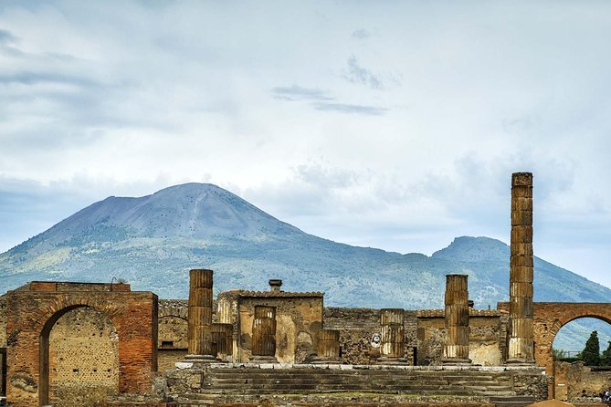 Ancient Pompeii Private Tour: Skip the Line & Kid-Friendly Option - Teatro Grande and the social edges of Roman life
