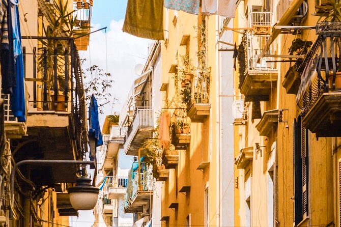 Authentic Naples Food Tour with 8+ Tastings of Pizza, Wine & More - The central square moment and the Dominican church stop