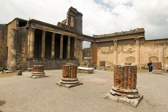 Complete Pompeii Skip the Line Tour with Archaeologist Guide - The Pompeii Express option for short time windows