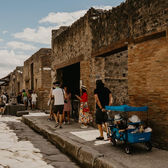Discover Pompeii: French Walking Tour of the Buried City - Meeting at 10:30: Finding inStazione (red sign) without stress