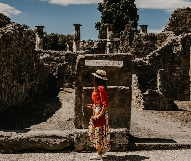 Discover Pompeii: French Walking Tour of the Buried City - The French guide experience: stories you can use