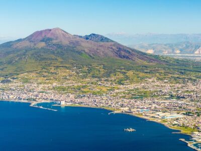 From Naples: Mount Vesuvius Transfer with Entry Tickets - Getting to the bus: where to stand in Naples