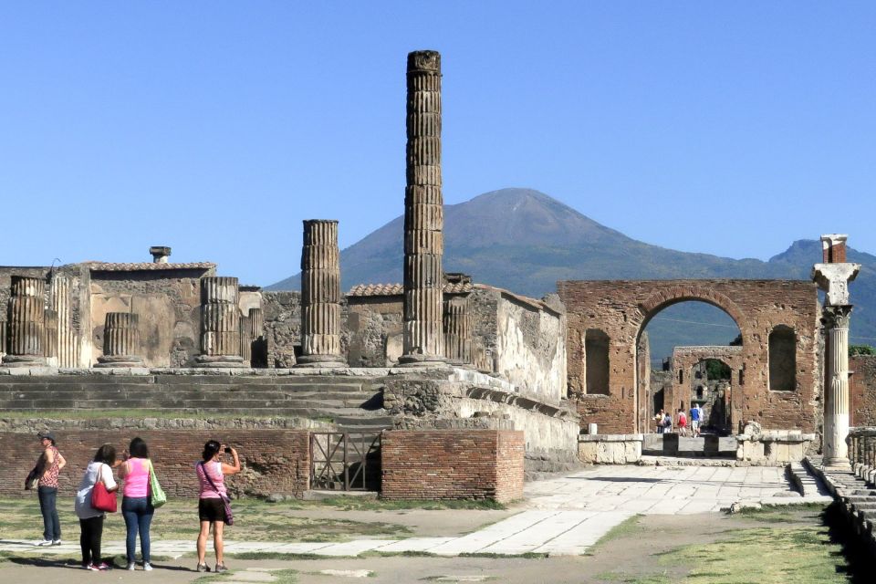 From Naples: Pompeii & Amalfi Coast Full-Day Trip with Lunch - Guide style and language options: live vs audio inside Pompeii