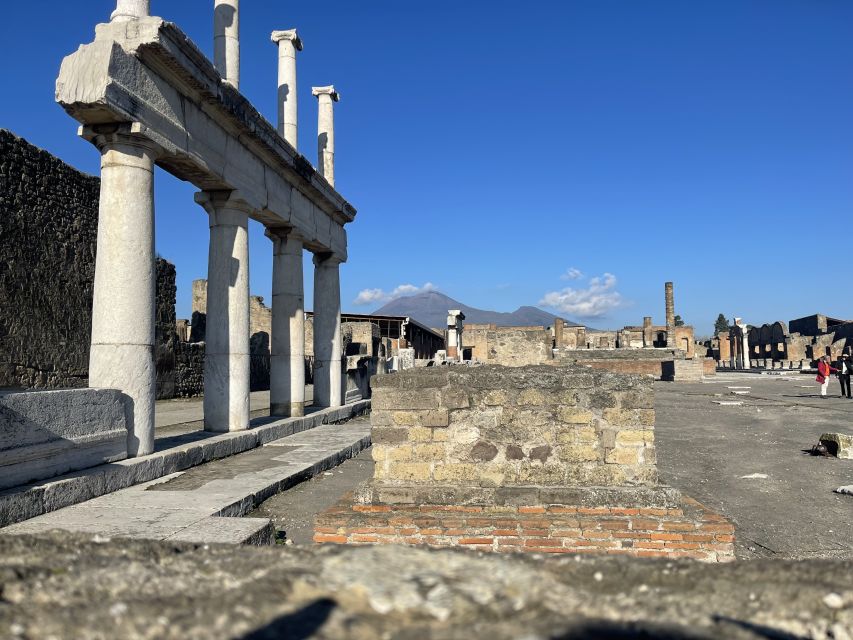 From Naples: Pompeii Guided Tour with Skip-the-Line Tickets - Your guide: small-group energy and the Frankie effect