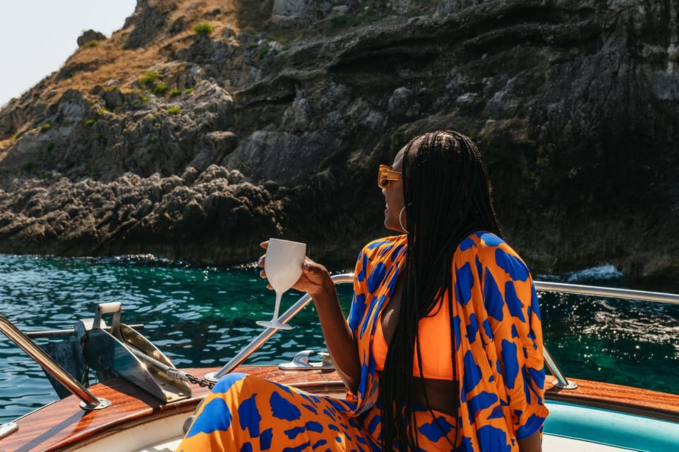 From Naples: Positano and Amalfi Boat Tour with Drinks - Swimming and snorkeling stops: how the sea breaks work