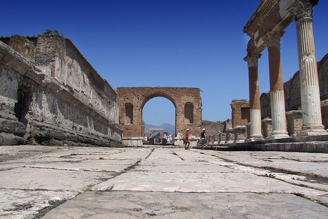 From Naples: Skip the Line Pompeii Guided Tour – Small Group - Group size, headsets, and staying together in a crowd