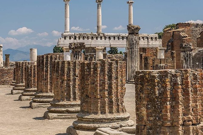 From Naples: Skip the Line Pompeii Guided Tour – Small Group - What to wear and expect on the ground