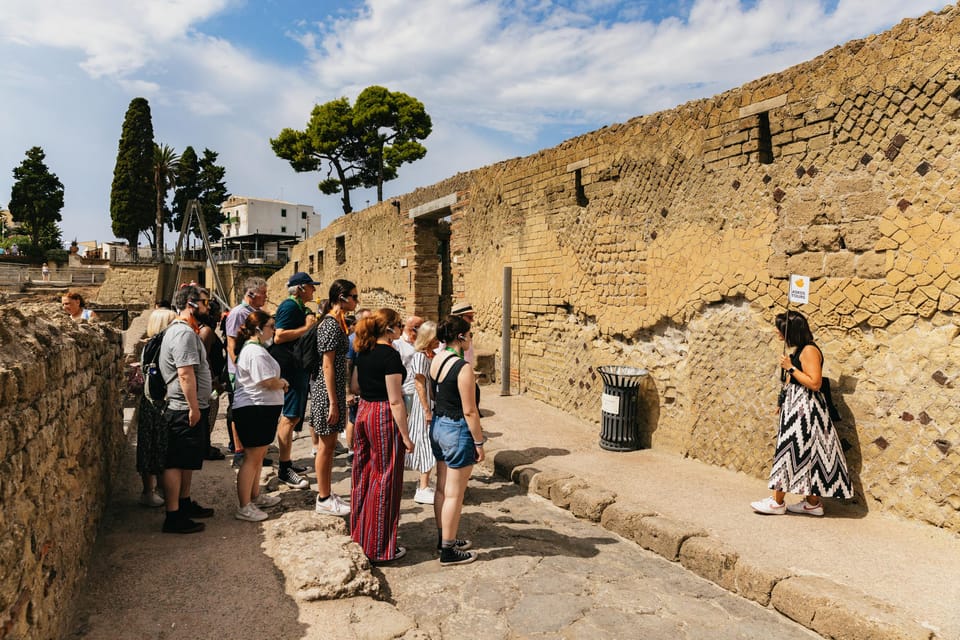 Herculaneum: Skip-the-Line Guided Tour with Archaeologist - Herculaneum vs Pompeii: why this buried city feels calmer