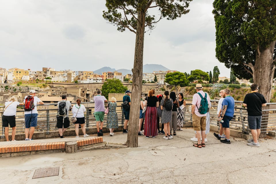 Herculaneum: Skip-the-Line Guided Tour with Archaeologist - Thermal baths, gymnasium, forum: the public heartbeat of Ercolano