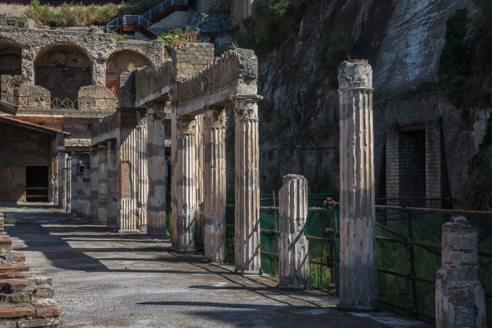 Herculaneum: Skip-the-Line Guided Tour with Archaeologist - Guides and headsets: how to get the most from the 2 hours