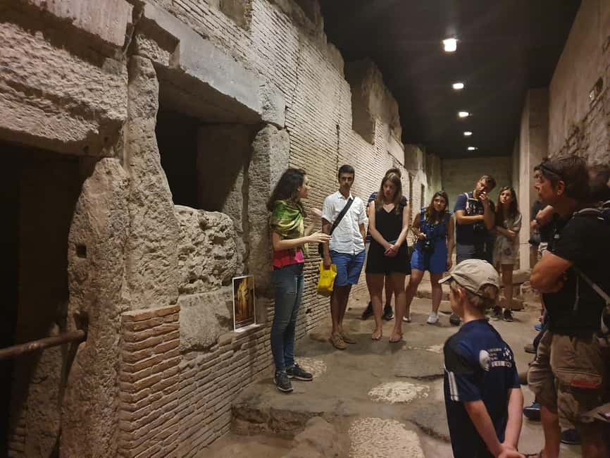 Naples: City Walking Tour w/ Underground Roman Ruins Ticket - Lunch option near the center: good value, easy logistics