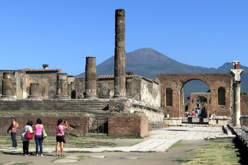 Naples: Day Trip to Pompeii and Capri - The cameo factory stop: why it’s more than a sales break