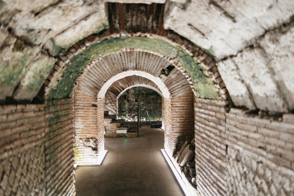 Naples: Naples Underground Entry Ticket and Guided Tour - Pizza lunch or dinner: a simple end to a busy underground hour