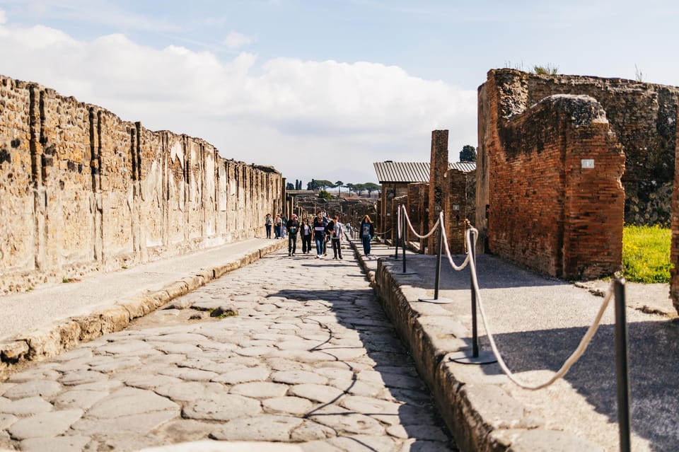 Naples: Pompeii and Mt. Vesuvius with Lunch and Wine Tasting - Quick hits before you go