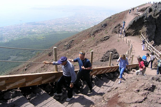 Naples: Pompeii & Mt Vesuvius All-Inclusive Small Group w/ Lunch - Transportation in Naples: plan to enjoy the ride, not fear it