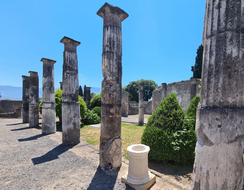 Naples: Pompeii Self Guided Audio Tour - The Fun (and Strange) Details: Bread, Urine, and Wool Processing