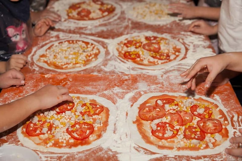 Naples: Premium Pizza-Making Class at a Pizzeria - Small Group Energy: Why It Matters for Your Dough