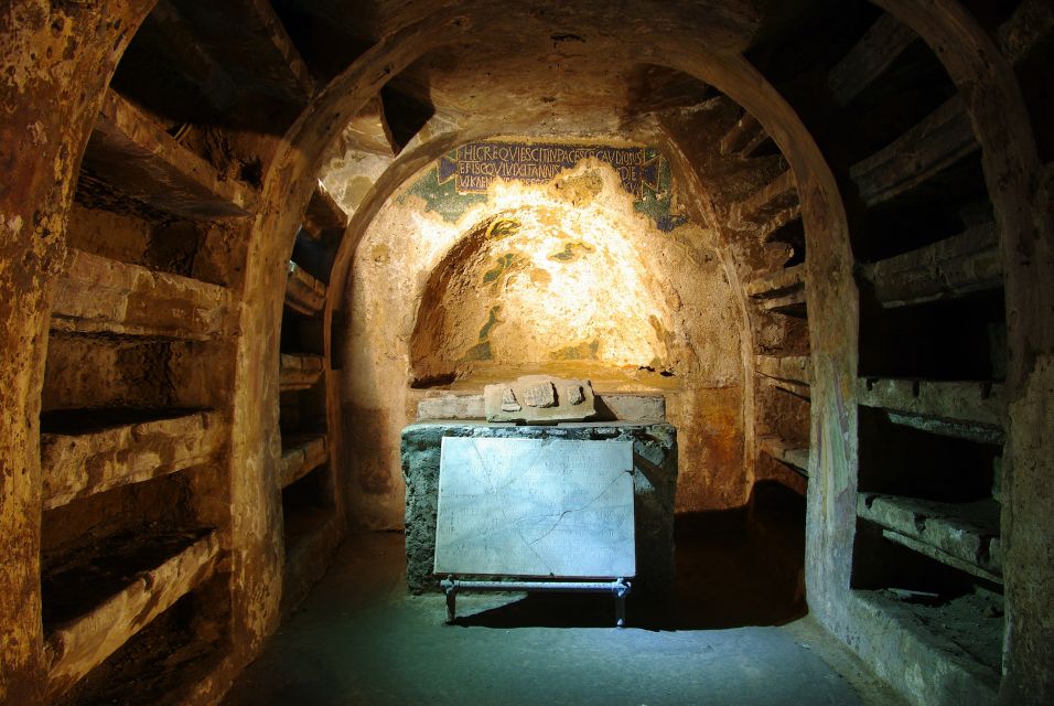 Naples: San Gaudioso Catacombs Guided Tour - Who the guides are, and what they do well
