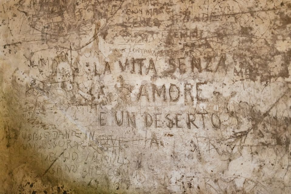 Naples: Spanish Quarters Underground Guided Tour - Stairs and Tight Passages: The Reality Check You Should Know
