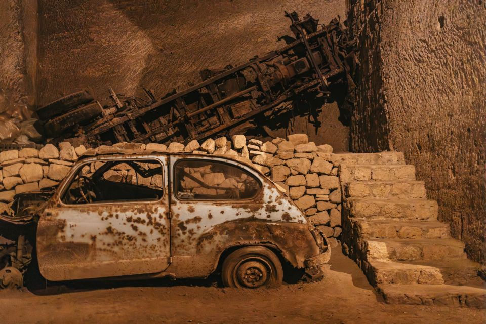 Naples: The Bourbon Tunnel Guided Tour with Entrance Ticket - The guides make the difference: languages, Q&A, and how groups are managed