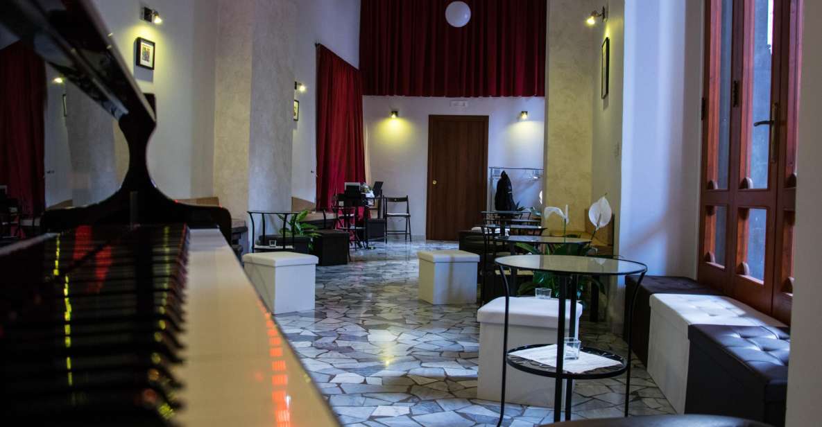 Naples: Traditional Neapolitan Music Concert - The Music Set: Voices, Instruments, and the No-Mic Sound