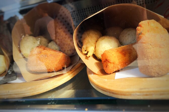 Naples' Ultimate Street Food Tour - Small Group by Do Eat Better - Start on Via Toledo with tarallo: crunch first, then carbs