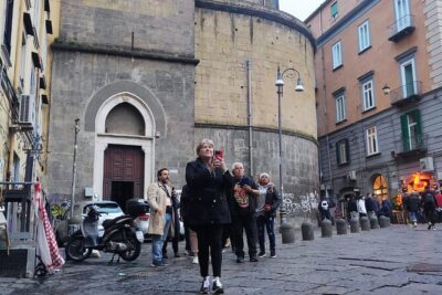 Naples Walking Tour: Old Town and Spaccanapoli - Spaccanapoli: the Naples “spine” where life happens in small spaces