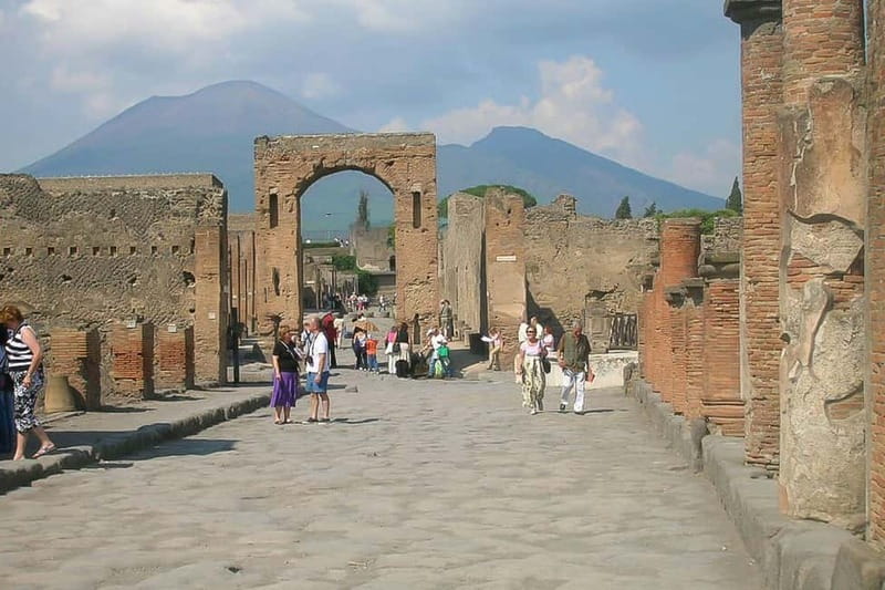 Pompei: Pompeii Private Tour - Skip-the-line entry at the Pompeii ruins