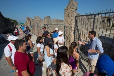 Pompeii and Herculaneum Small Group Tour with an Archaeologist - The transfer to Herculaneum: train vs minibus, and why it matters