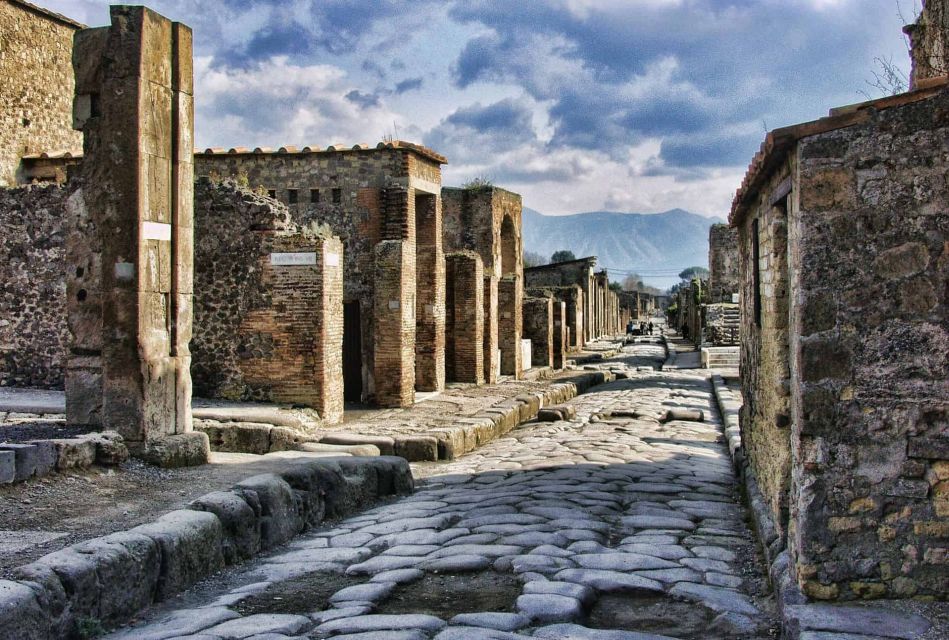 Pompeii: Day Tour of Pompeii and Vesuvius with Bus Transfer - Express Entry at Pompeii: Why It’s a Big Deal Here
