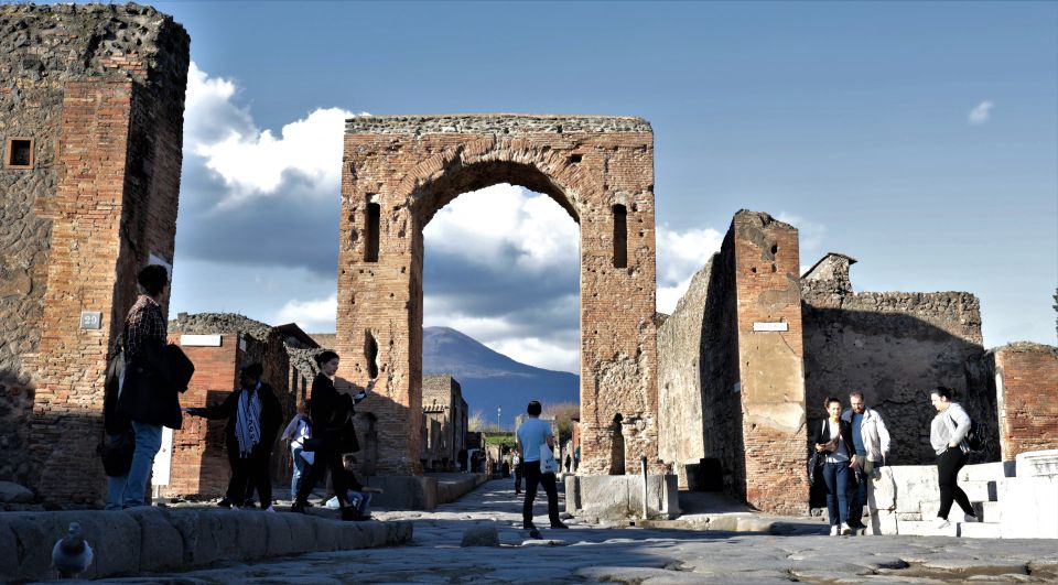 Pompeii: Day Tour of Pompeii and Vesuvius with Bus Transfer - When Weather Hits: Rain, Closure, and How the Day Changes