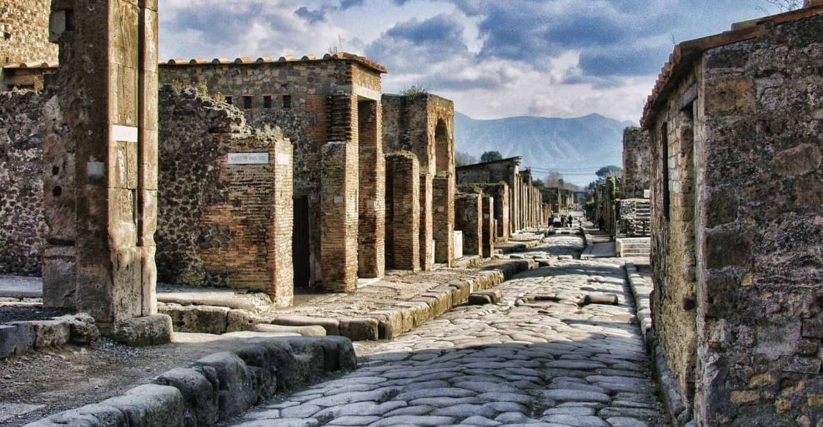 Pompeii: Day Tour of Pompeii and Vesuvius with Bus Transfer - Pompeii’s Guided Block: Two Hours That Actually Use Your Time