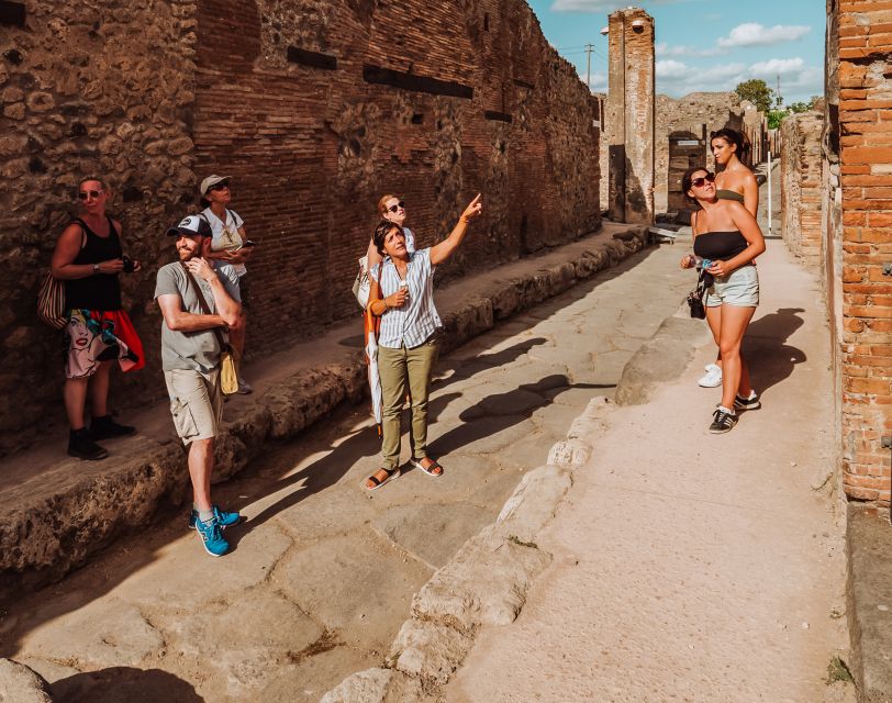 Pompeii: Entry Ticket and Guided Tour with an Archaeologist - The guides: the difference between facts and a living city