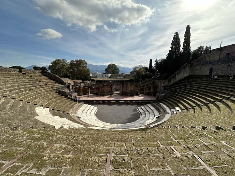 Pompeii: Exclusive Tour with Archaeologist and Entry Tickets - Pompeii’s markets and plaster casts: where the tragedy becomes human