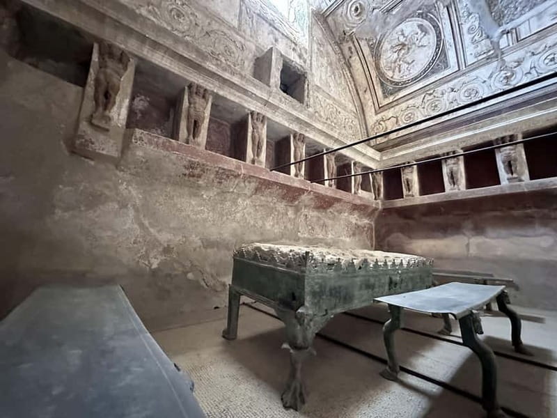 Pompeii: Exclusive Tour with Archaeologist and Entry Tickets - What guides add that you won’t get from walking alone