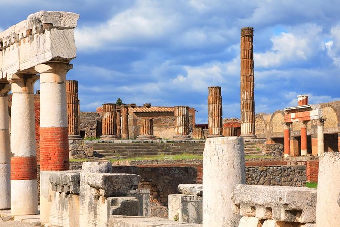 Pompeii Guided Group Tour with Entry Ticket and Archaeologist - Macellum and the Market of meat and fish