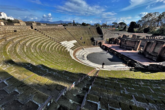Pompeii Guided Tour from Naples with Skip-the-Line Entry - Inside the 2-hour Pompeii walk: Basilica, Forum, Baths, Bakery, and homes