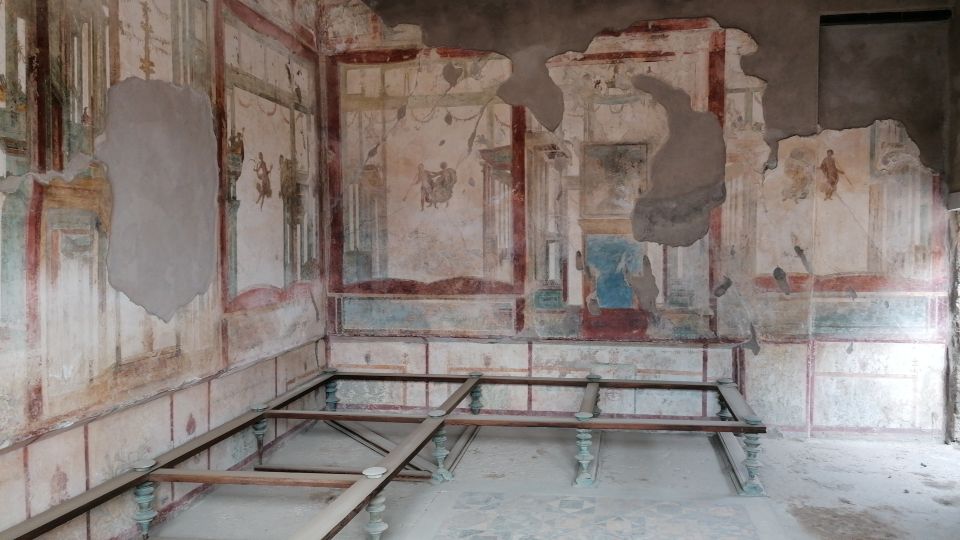 Pompeii: Guided Tour with Archaeologist with max. 12 People - Lupanare and the Forum: power, public life, and the uneasy realities of the city