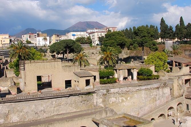 Pompeii & Herculaneum Day Trip from Naples with Lunch - The optional coral and cameo stop: good if you like craft