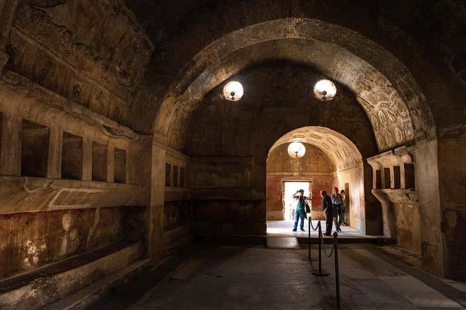 Pompeii & Mt.Vesuvius Day Tour from Naples with Pizza Lunch - The lunch break near Pompeii: pizza with a drink, plus reality checks