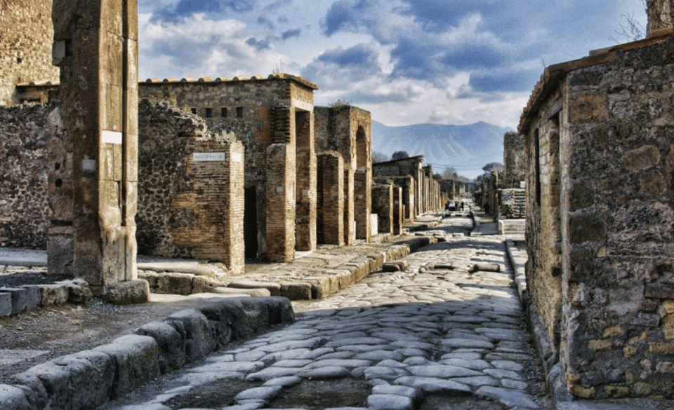 Pompeii: Skip-the-Line Entry Ticket with Audio Guide or Tour - Piazza Esedra to the Gate: How Fast-Track Really Works