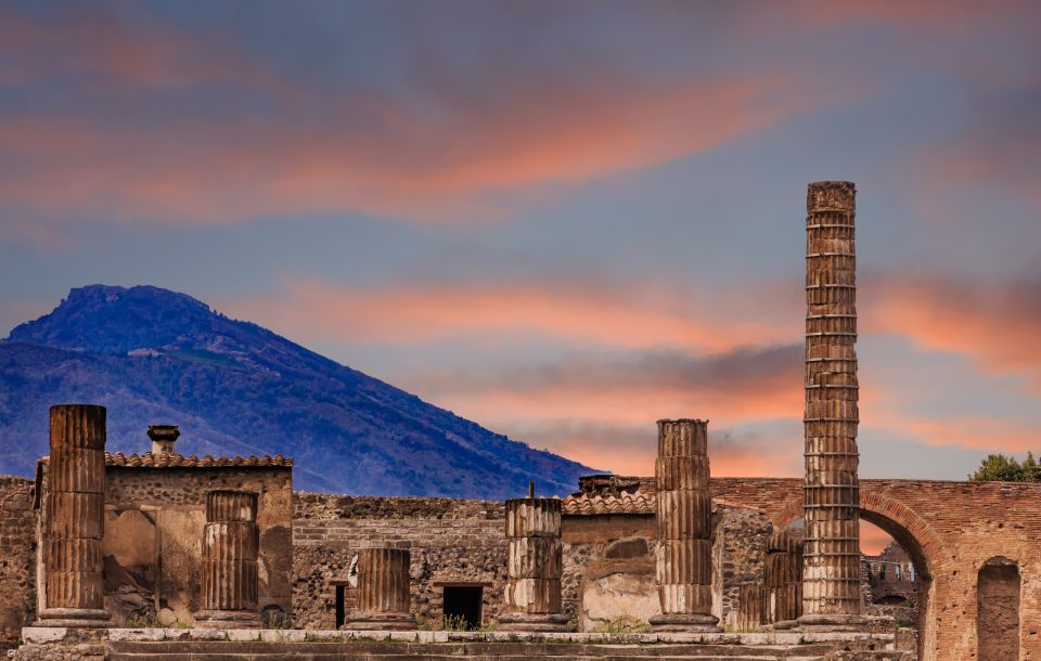 Pompeii: Skip-the-line-Ticket and Guided Tour - Baths, temples, bakery, theater, and brothel: why these stops feel human