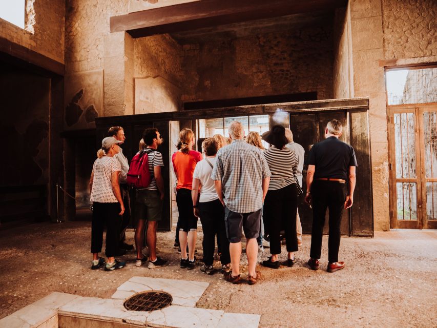 Pompeii: Small-Group Tour of Pompeii and Herculaneum - Headsets, group size, and how the tour stays readable inside a busy ruin