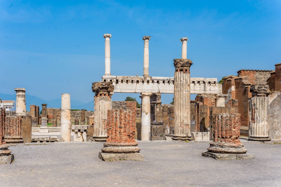Pompeii: Small Group Tour with an Archaeologist - Plaster casts in display cases: picturing 79 AD without guessing