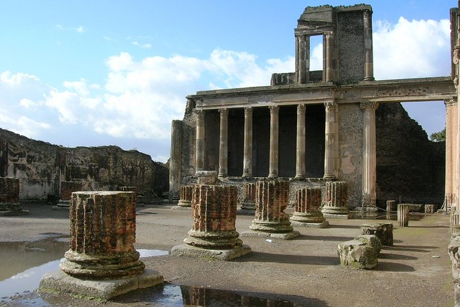 Pompeii Small Group Tour with an Archaeologist - Lupanar and the Streets: Private Life, Public Architecture, and What You See