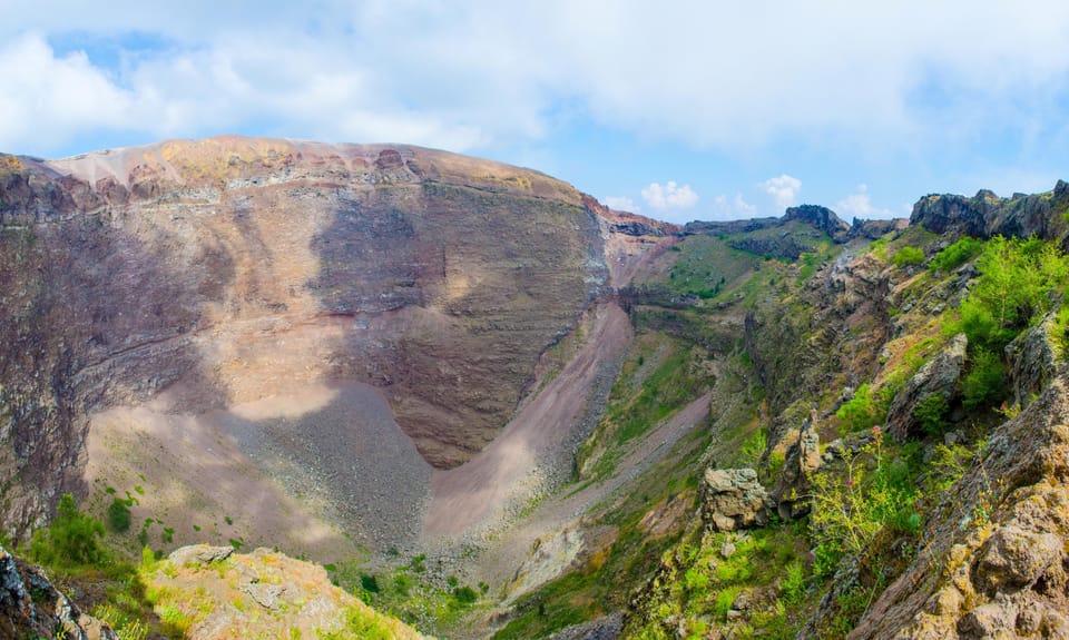 Vesuvius National Park Skip-The-Line Ticket and Audio Guide - Using the digital audio guide so you get more than views
